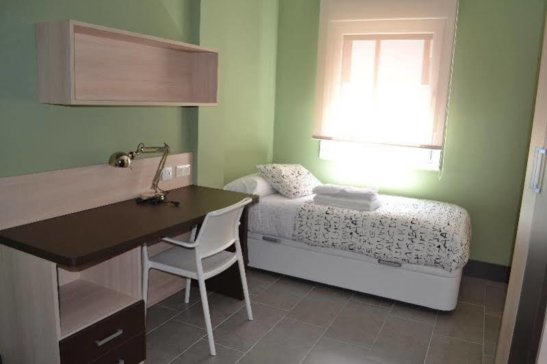 The Factory Residence Hall Ségovie Extérieur photo